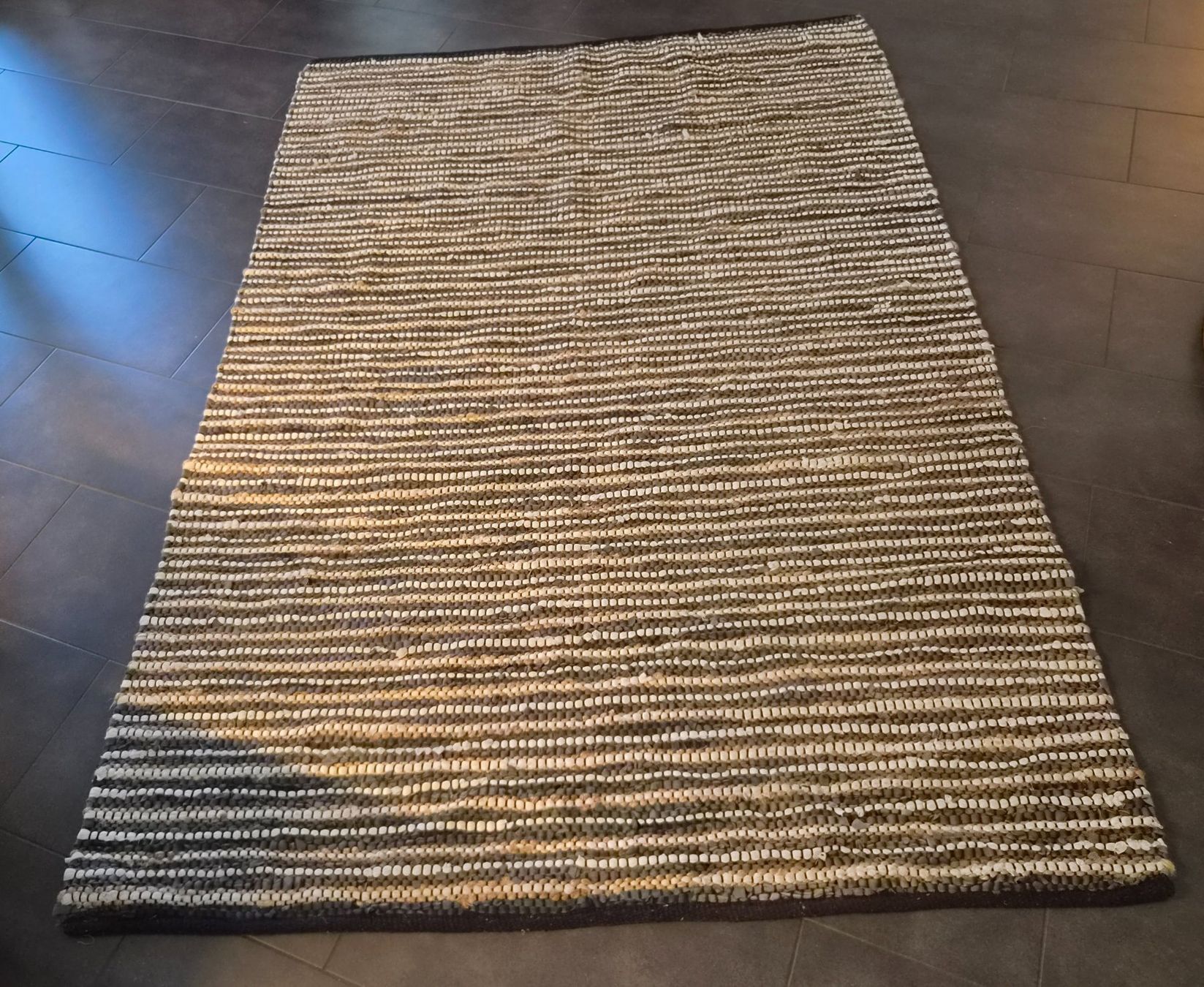 Teppiche: Teppich gestreift dunkelgrau beige – Gebraucht aus Müntschemier von Conker1 1