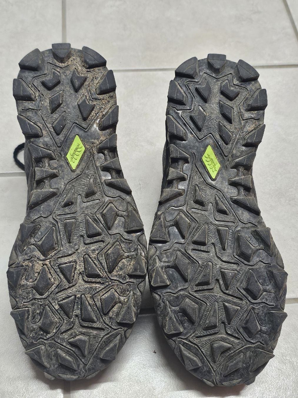 Asics Scarpe da uomo: Trekking Schuhe ASICS, 40.5 gore-tex  – Usato da Riva San Vitale venduto da Pollo01 2