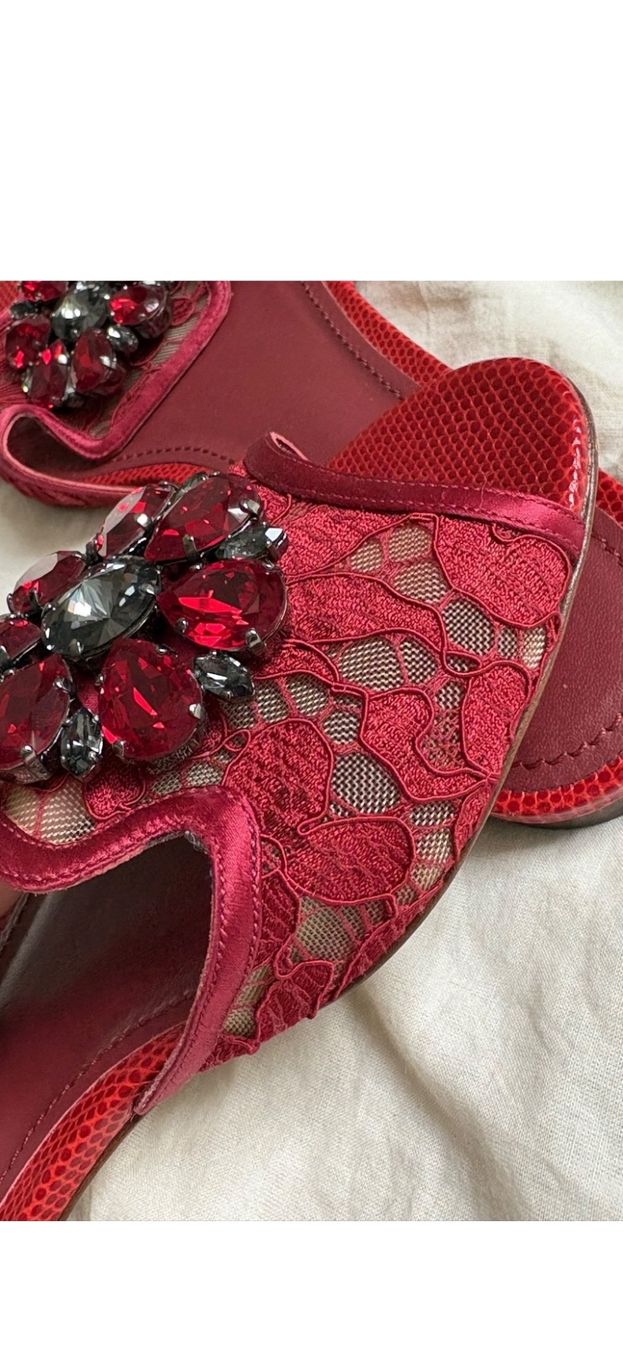 Dolce & Gabbana Scarpe da donna: D&G Sandals Red Lace Embellished Size 38.5 – Usato da Stallikon venduto da Toluu 3