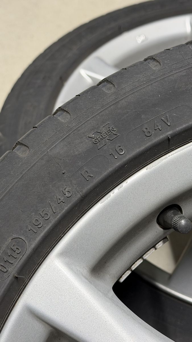 Pneumatici & Ruote complete: Mazda2 Sommerpneu mit Felgen – Usato da Oberägeri venduto da hae_52bq 8