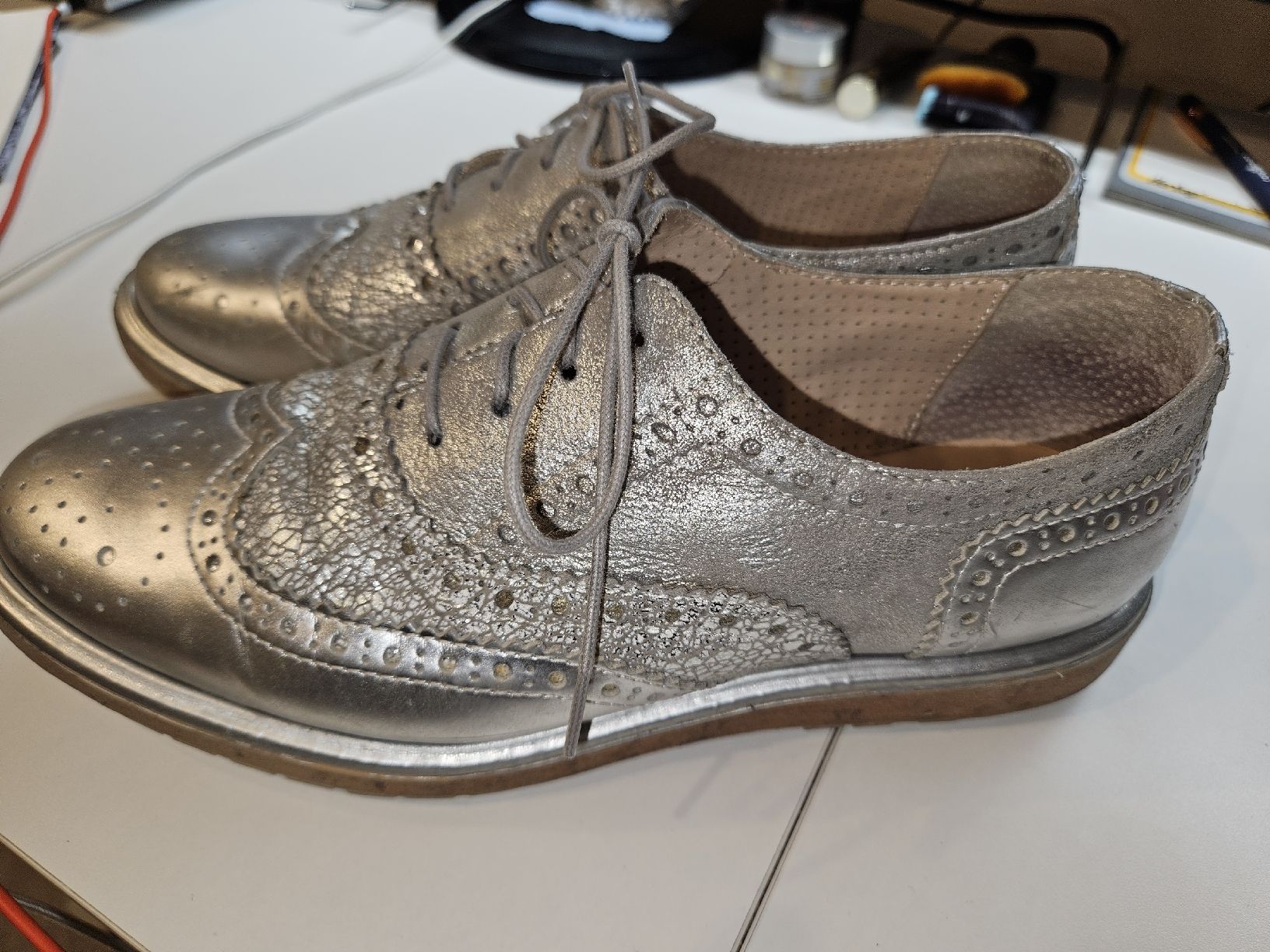 Scarpe da donna: Silberne Schnürschuhe Gr. 39 MAX Budapester Look – Usato da Rheineck venduto da Eulalia40 1