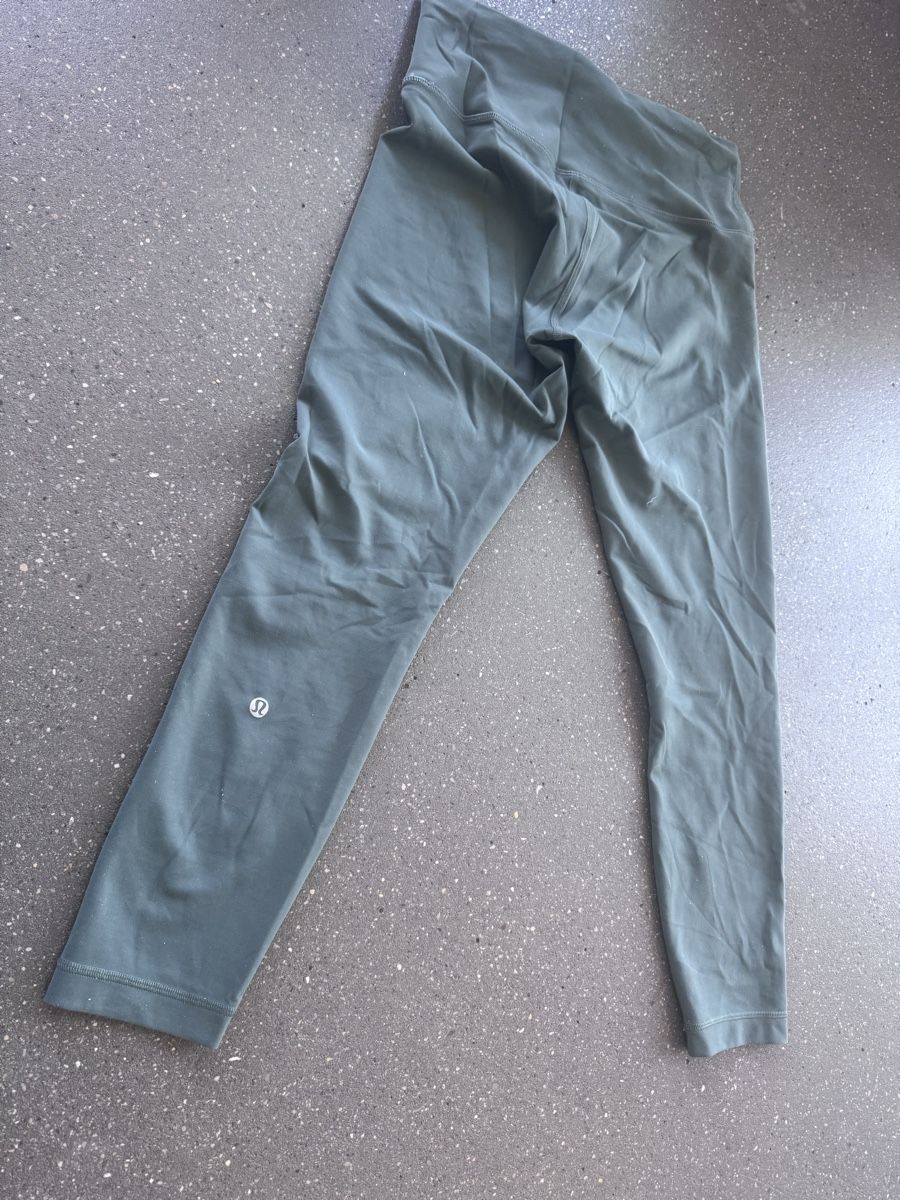 Lululemon Leggings: Lululemon olive leggings size M – Usato da Zürich venduto da ivn_pr75 1