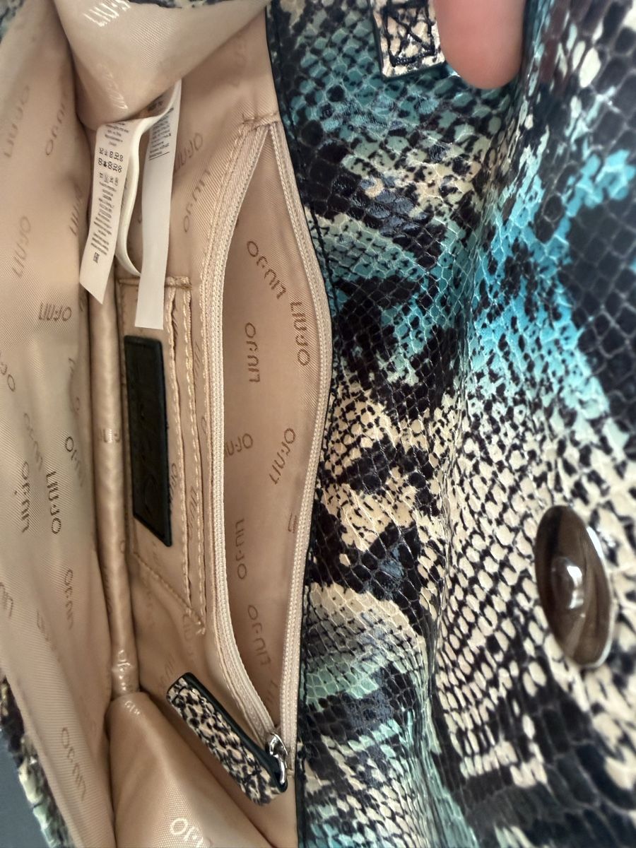 Liu Jo Sacs femmes: Clutch Liu Jo python multicolore fermeture bijou – D'occasion à Neuchâtel par EllenB 6
