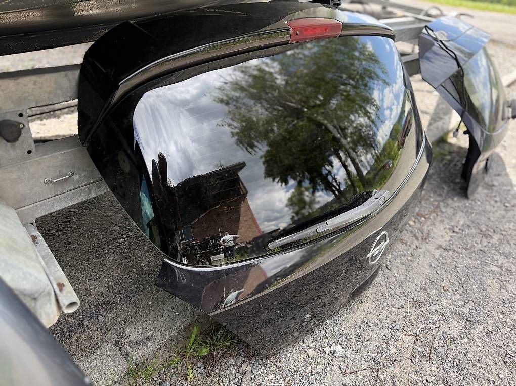 Tutti pezzi di ricambio auto: Opel Astra    Hecktüre / Heckklappe   – Usato da Udligenswil venduto da Sch2s 2