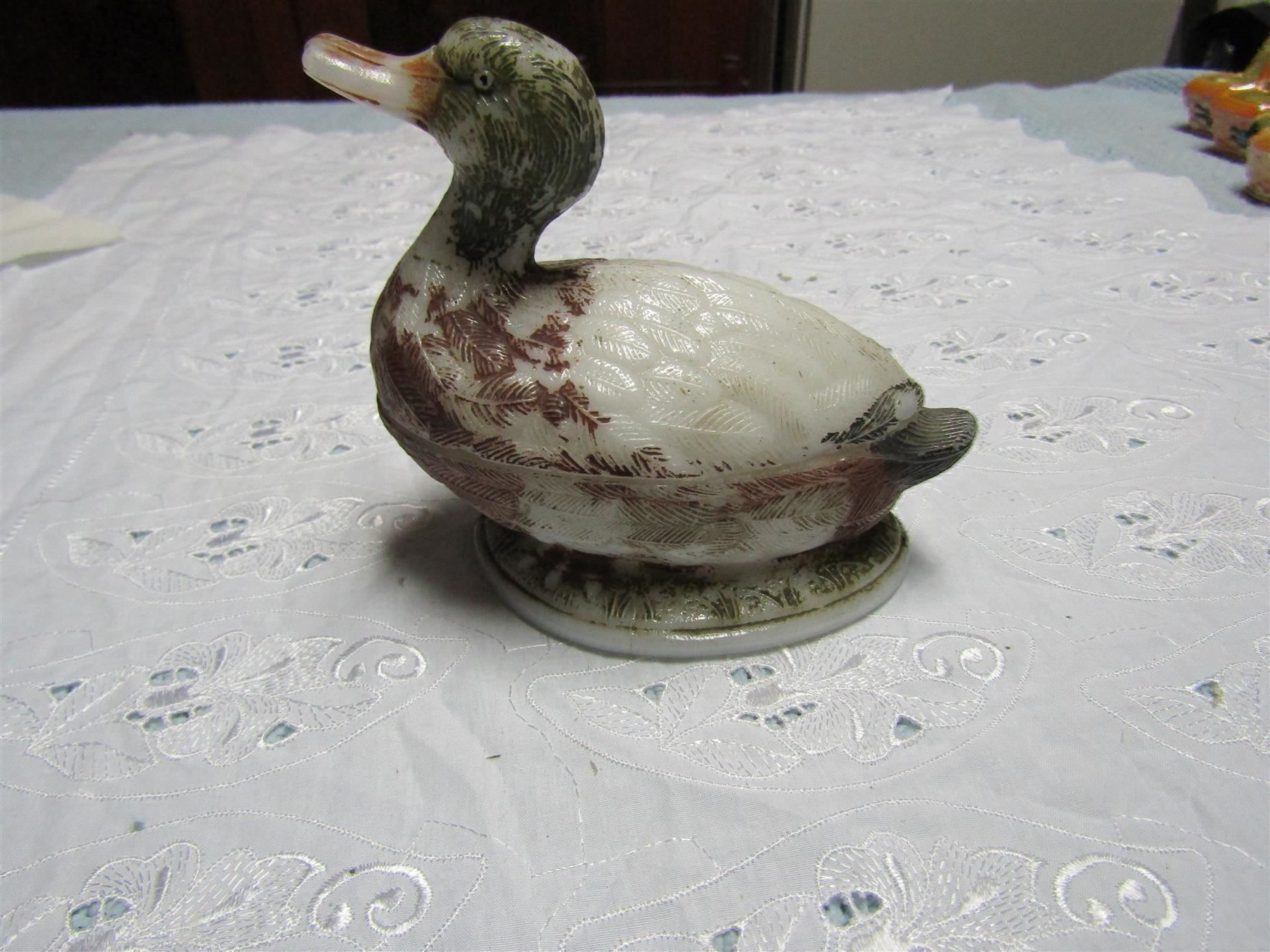 Statuette: Dose Ente - Porzellan oder Opalin?                   (Nr.02) – Difettoso da Herzogenbuchsee venduto da Winigo 2