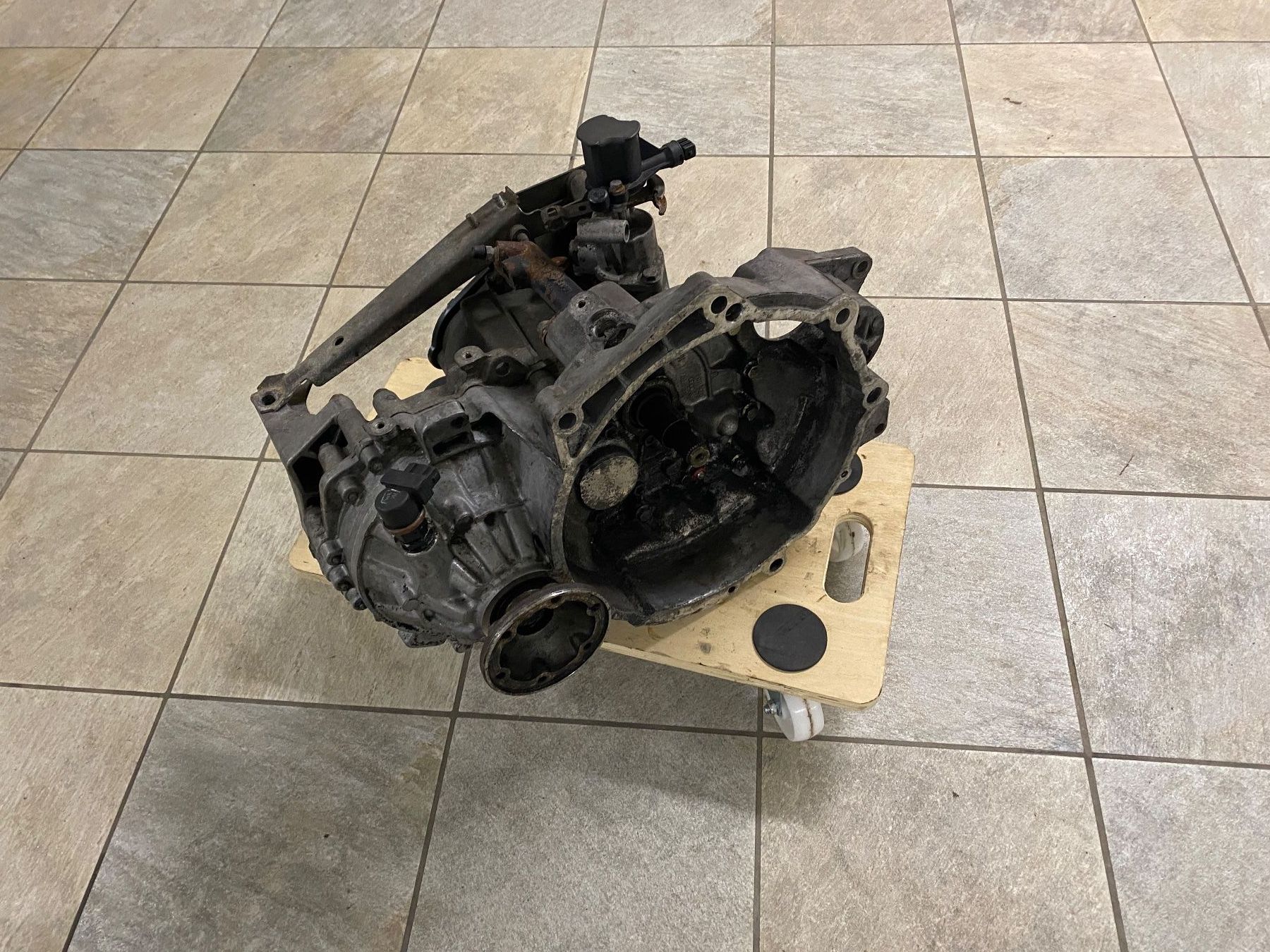 VW Tutti pezzi di ricambio auto: VW 16v Getriebe – Usato da Schaan venduto da Tovantastiko15 2