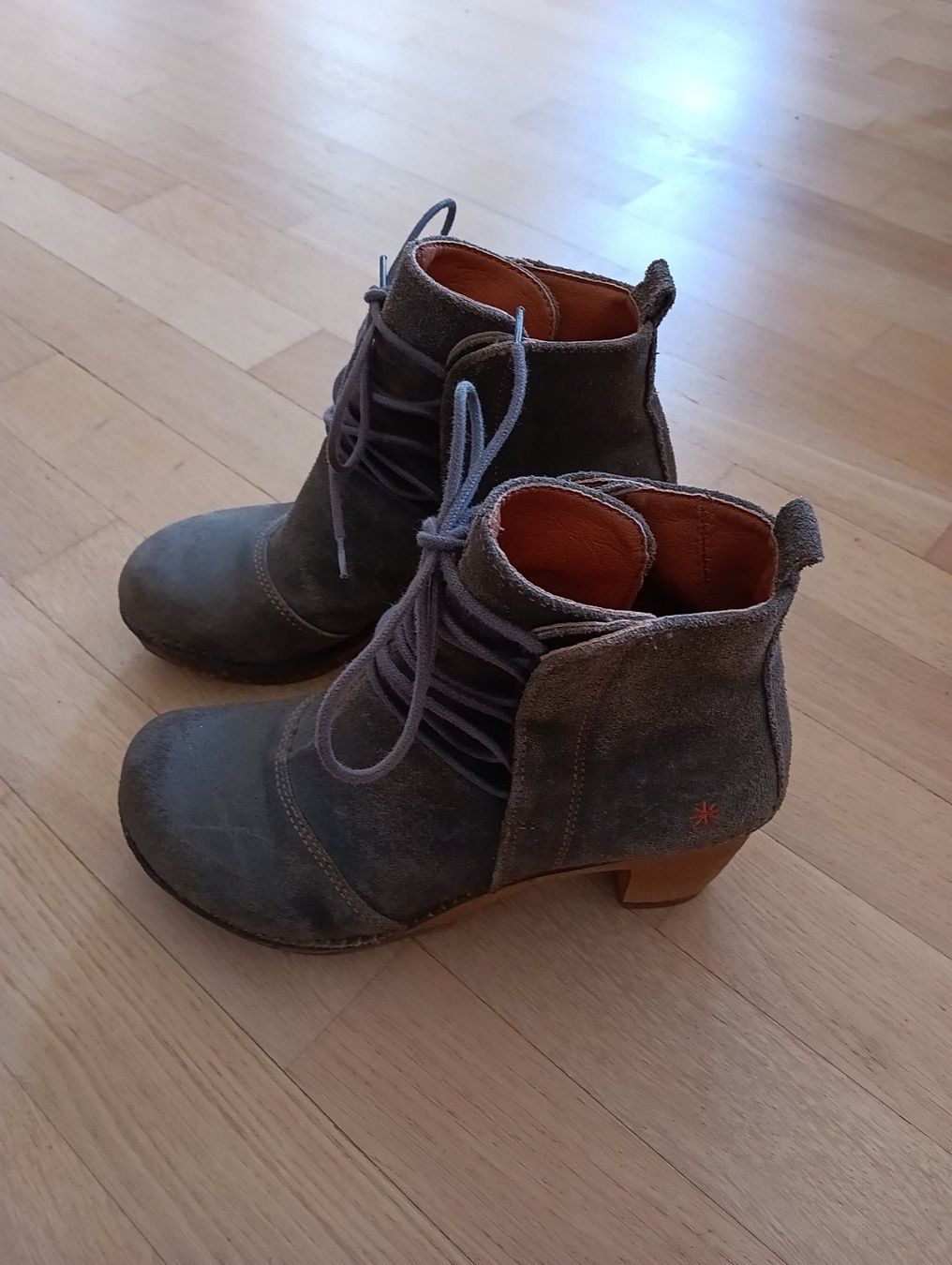 Art Damenschuhe: Bottines Art 38 en daim/talon bois – Gebraucht aus Corsier-sur-Vevey von SnomaS 2