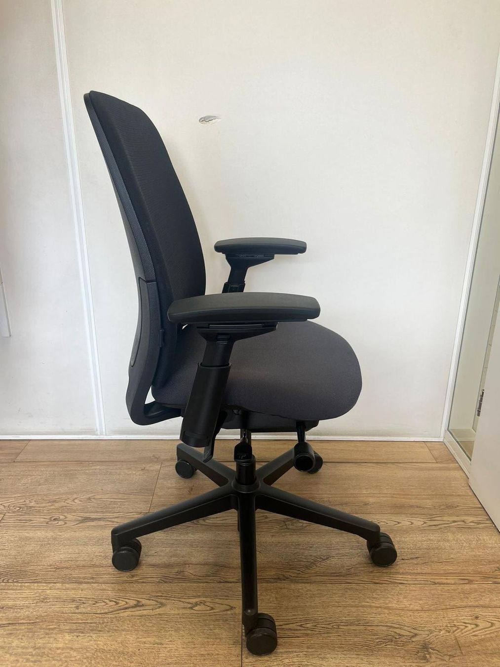 Steelcase Chaises: Steelcase Amia x Leap V2 – D'occasion à Purmerend par Offeco 9