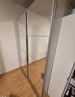Kleiderschrank mit Spiegelschiebetüren