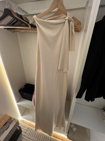 Damen Kleid beige asymmetrisch mit Schleife neuwertig