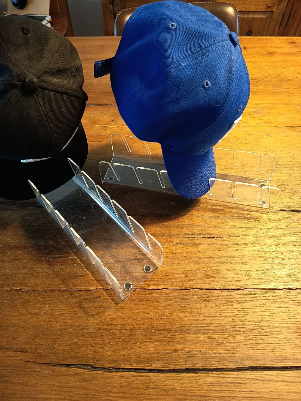 Altro in  Abbigliamento & Accessori: Kappen Halter / Caps / Basecap  – Usato da Belp venduto da lamadefi12