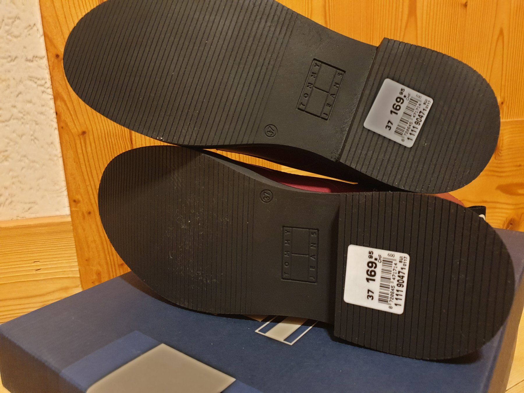 Tommy Hilfiger Scarpe da donna: Tommy Jeans Flat Hilfiger Boots Gr. 37 – Nuovo (secondo la descrizione) da Val D Illiez venduto da SnowRoof 4
