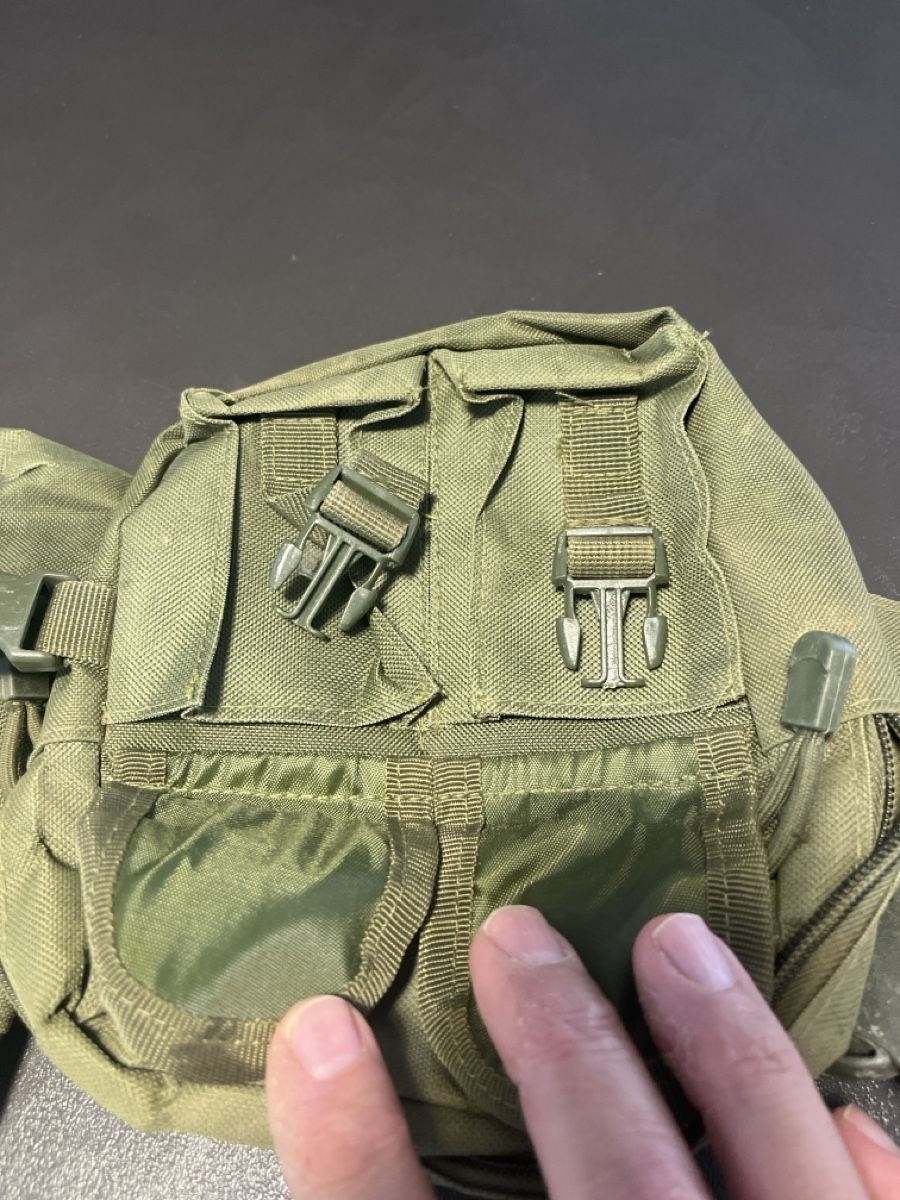 Sacs: Sac banane tactique vert, pochettes multiples, utilisé – D'occasion à Prangins par Rodard8 3