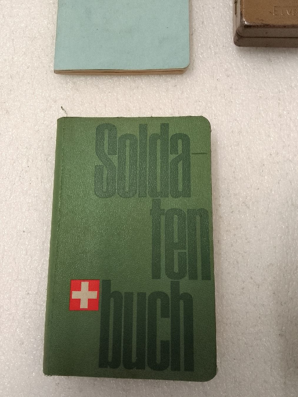 Attrezzatura & Pezzi di ricambio: Schweizer Armee Ausrüstung, Feldflasche, Lampe, Bücher. – Usato da Trubschachen venduto da Caddy8 4