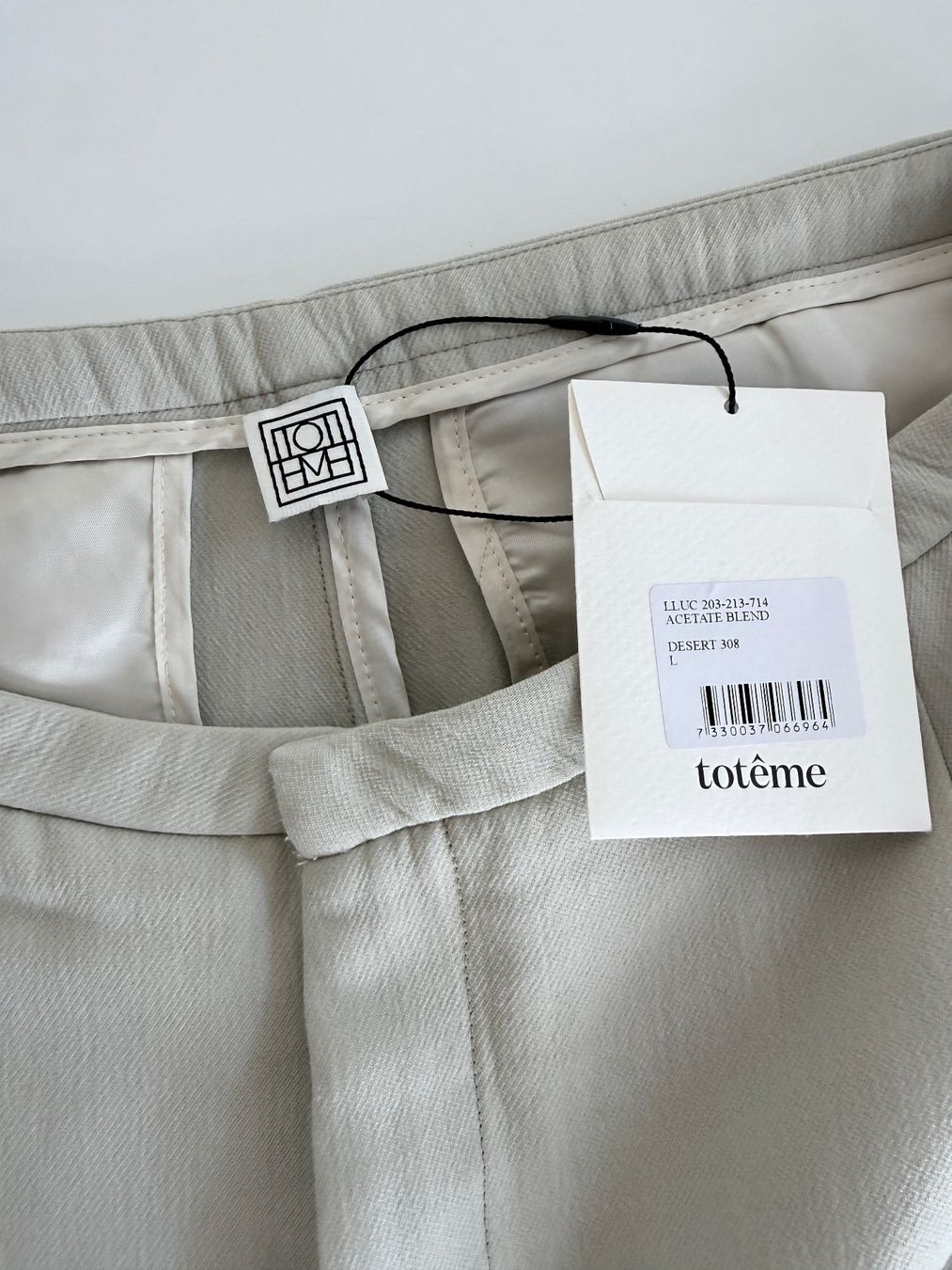 Totême Pantaloni: Toteme Shorts neu – Usato da Zürich venduto da bluebirdmon