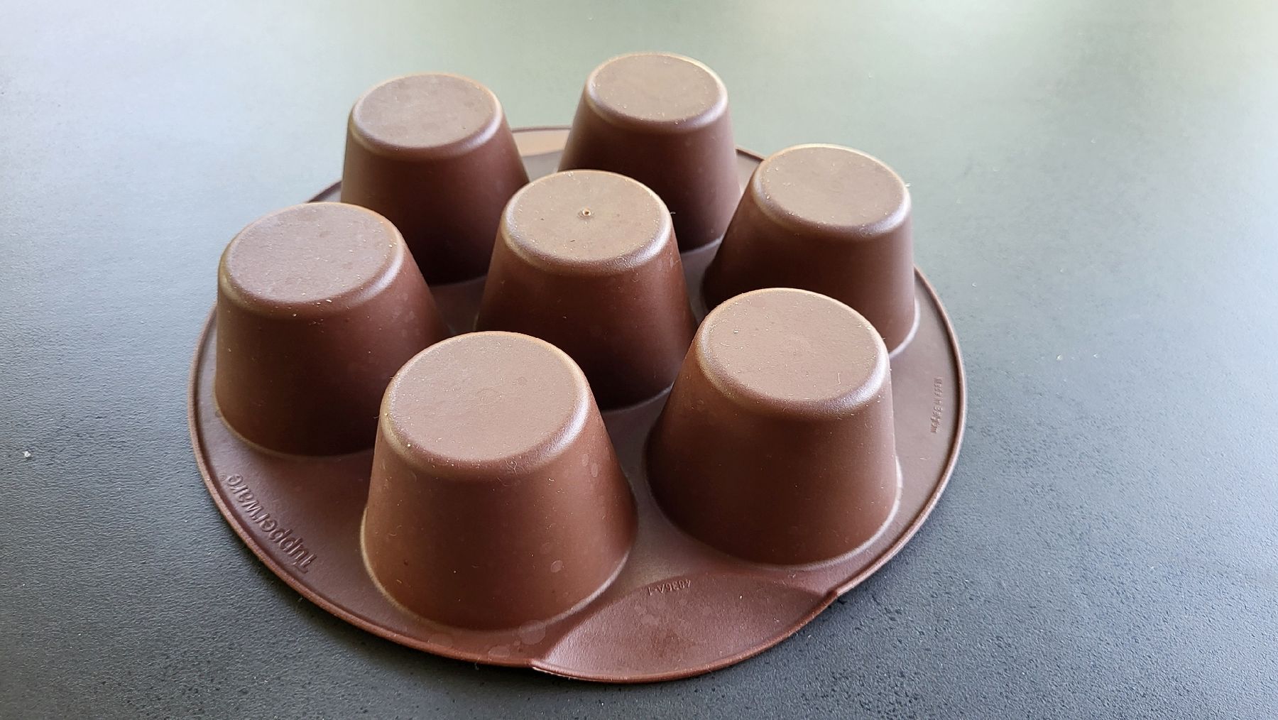 Tupperware Backformen: Muffin Silikonform Tupperware – Gebraucht aus Huttwil von Tgv03 1