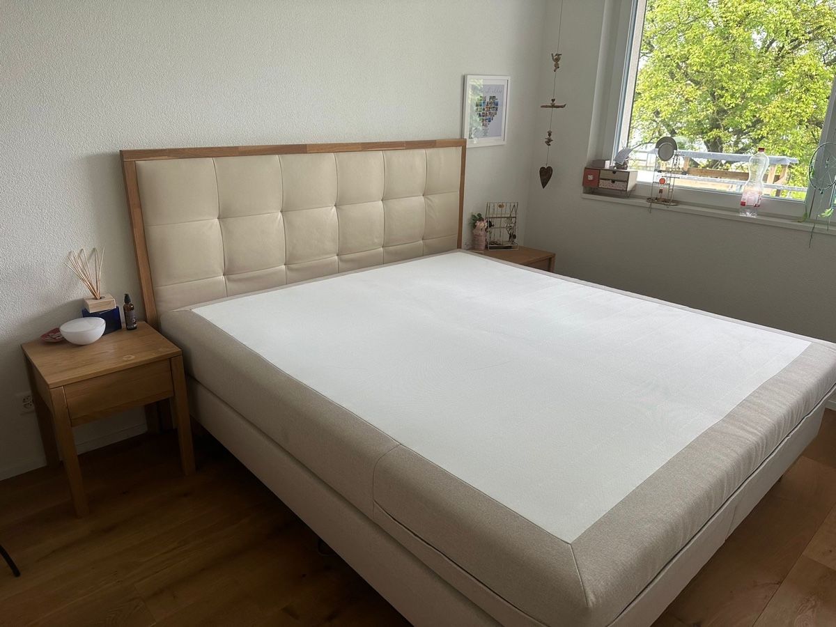 Betten: Box Spring Bett mit zwei Nachtischli Letzte Gelegenheit – Gebraucht aus Balsthal von wasserente