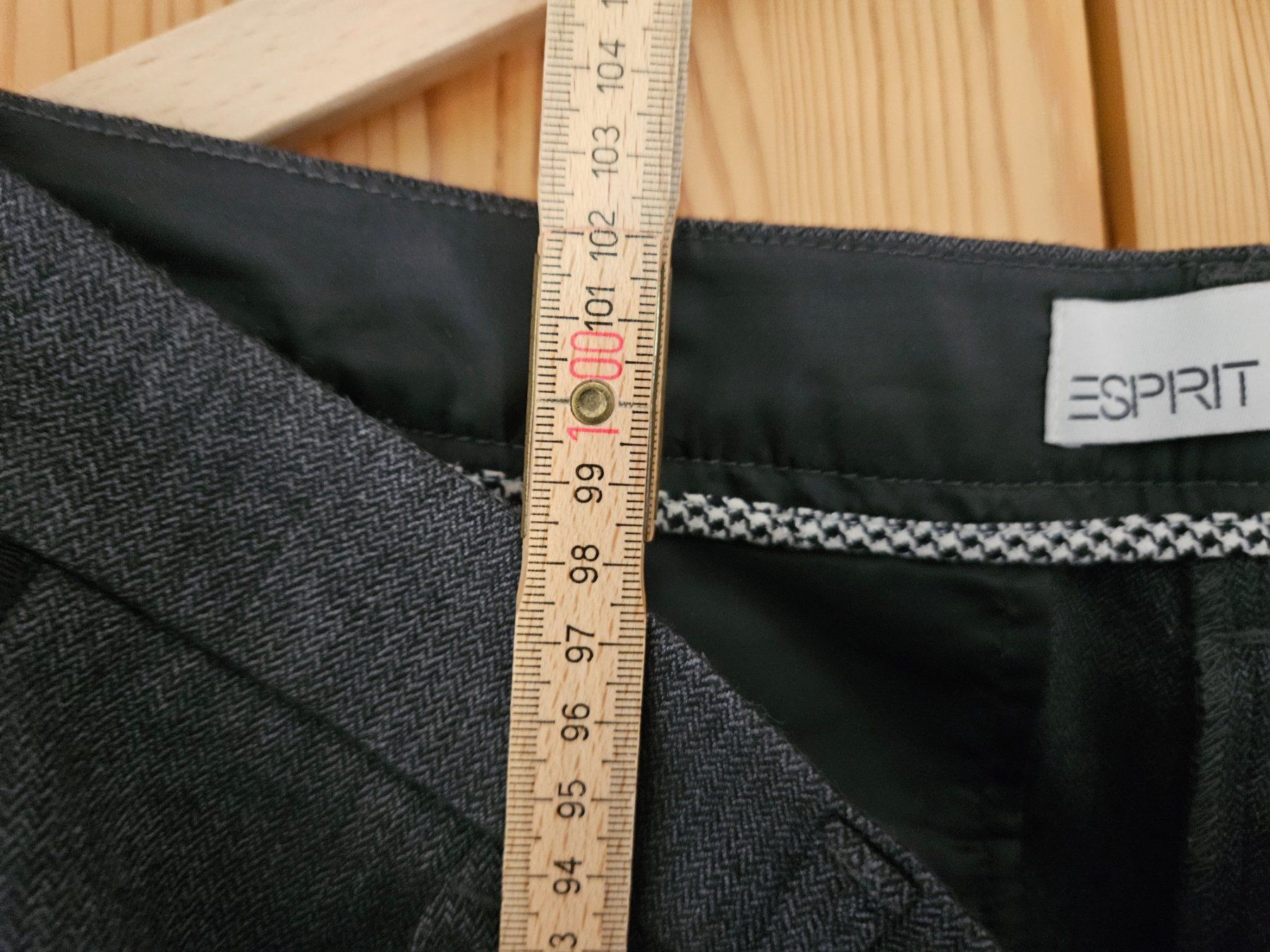 Esprit Pantaloni: Esprit Stoffhose, Grau-Schwarz, Gr. 40 – Usato da Wettingen venduto da Sk8ertomda 3