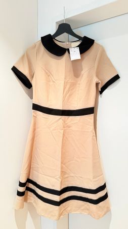 Shönes Kleid in Beige Grösse M NEU