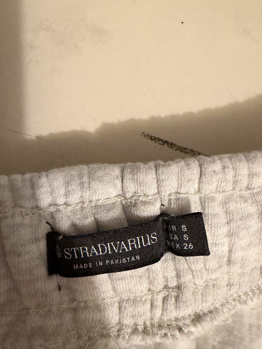 Stradivarius Lots de vêtements: Stradivarius Set Pullover und Hose grau Grösse S – Neuf (Voir description) à Luzern par Lorena.haj 3