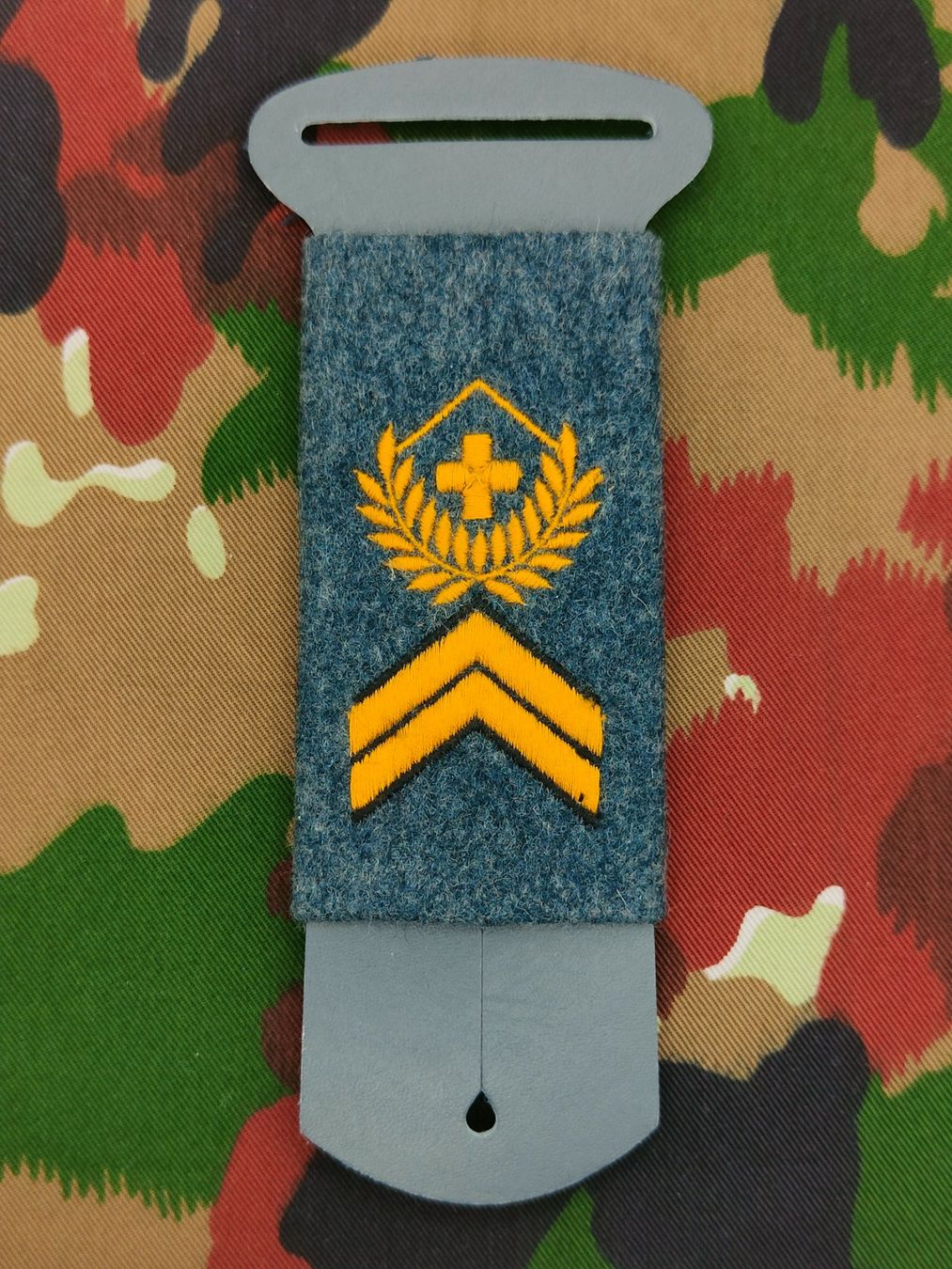 Schweizer Armee Placchette & Badge:  Gradabzeichen Feldweibel – Usato da Bauma venduto da SwissMilitaria