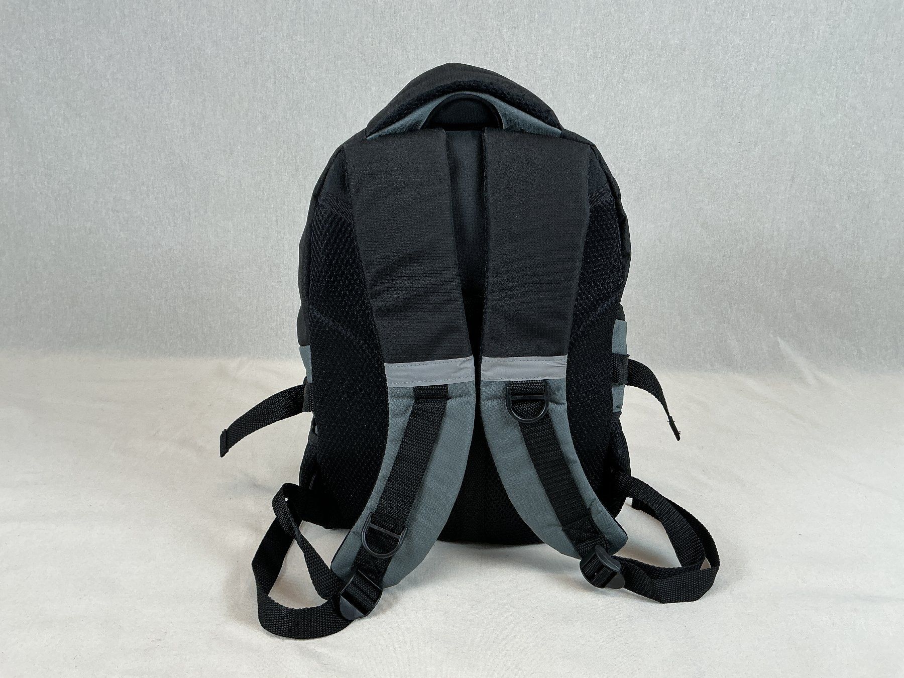 Rucksäcke: RUCKSACK schwarz - grau – Gebraucht aus Richterswil von Restwert_Richterswil 2