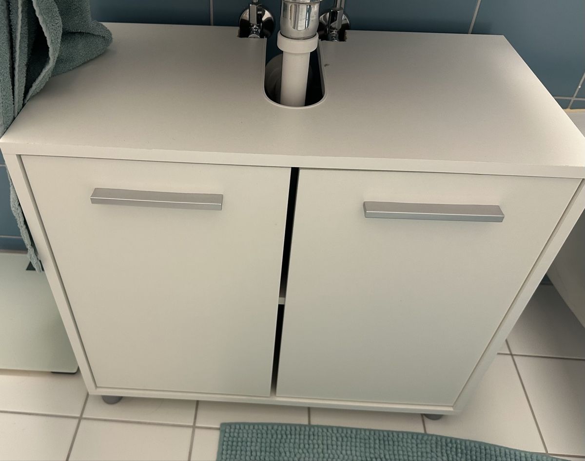 Installations & Meubles: Zwei Badezimmer Schrank – Neuf (Voir description) à Luzern par fer_5lyj 1