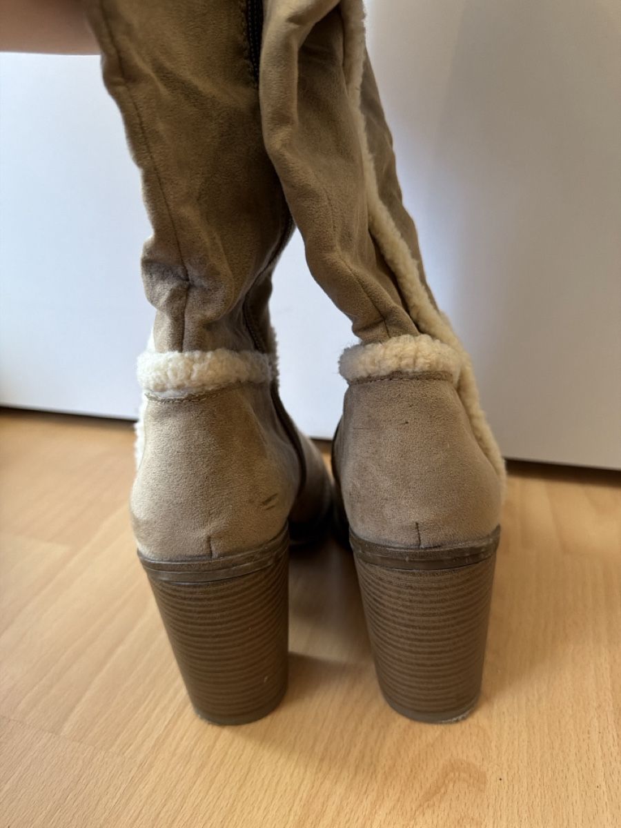 Scarpe da donna: Warme Winterstiefel Damen 👢 – Usato da Dagmersellen venduto da SabrinaZu 1