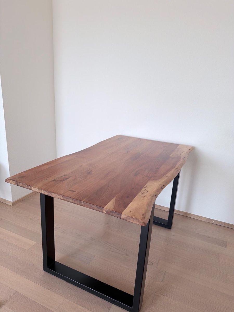Tavoli: Solid Wood Dining Table with Metal Legs, Modern Style – Usato da Zürich venduto da Kenji_Midori 2