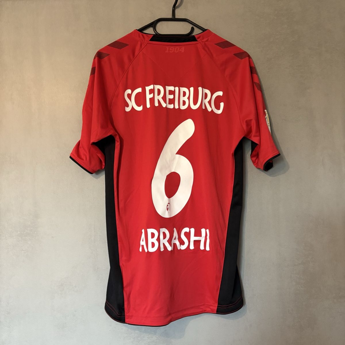 Hummel Canottiere & Pantaloni: Match prepared Sc Freiburg Abrashi Hummel – Usato da Winterthur venduto da LaBodega 2