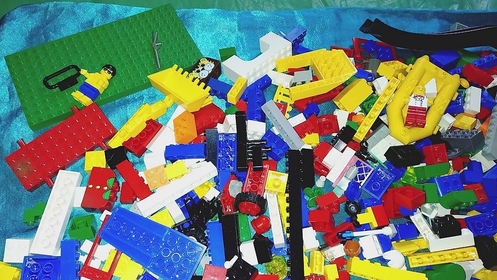 Lego Kit di costruzioni: Lego Classic-Basic-Figuren Kiloware gemischt 1,4kg – Usato da Schwarzenbach(Huttwil) venduto da Padielito 1