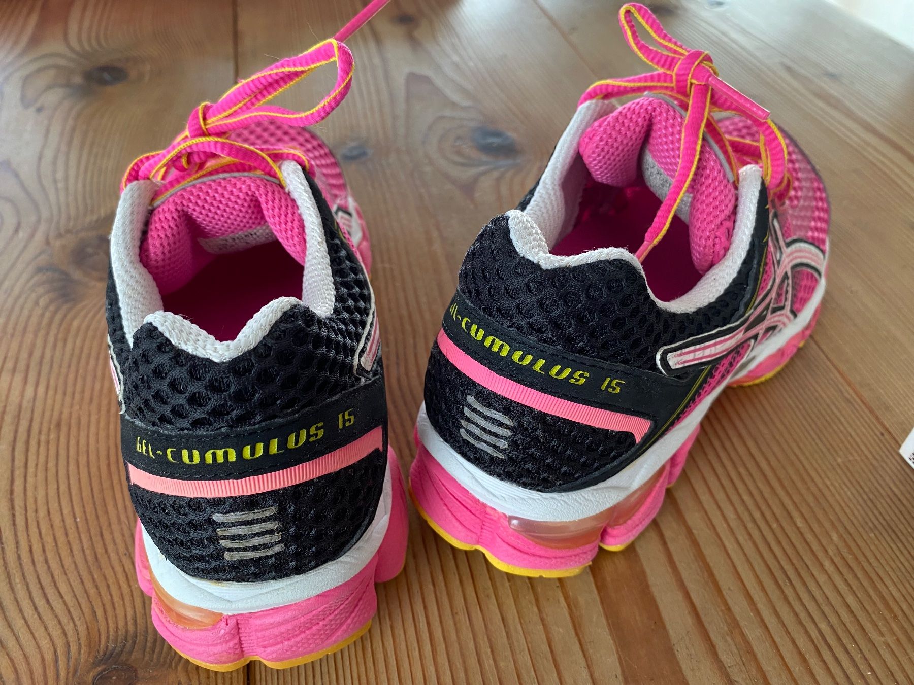 Asics Scarpe da donna: Asics Gel Cumulus 15 Grösse 37 – Nuovo (secondo la descrizione) da Malans GR venduto da merlot03 3