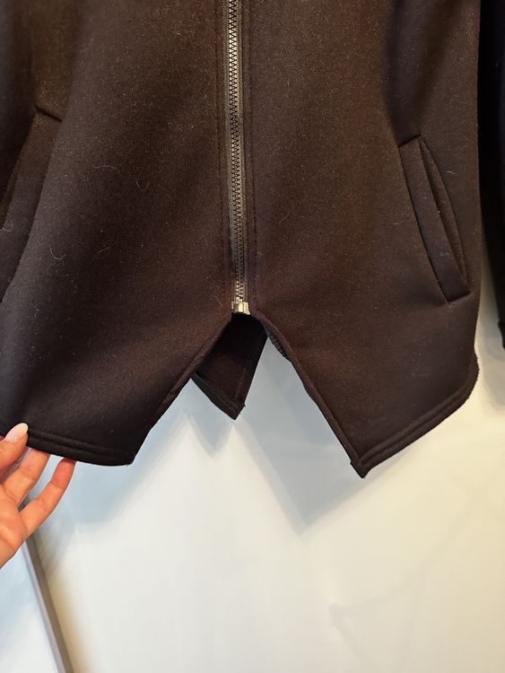 Sweatjacke schwarz mit weisser Schrift Gr. 40/42 Kaufen auf Ricardo