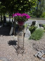 Rustikaler Pflanzenständer, Metall, Höhe 1,40cm, Vintage