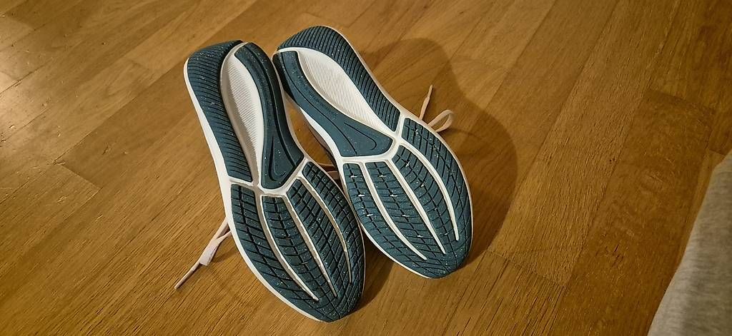 Scarpe per ragazzi: NIKE Kinderturnschuhe – Usato da Hagendorn venduto da Saga2005 2