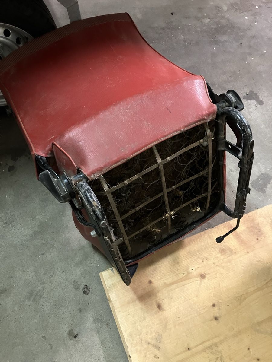 Jeep Toutes les pièces auto: Willys Sitze – D'occasion à Bischofszell par Dewet0 2