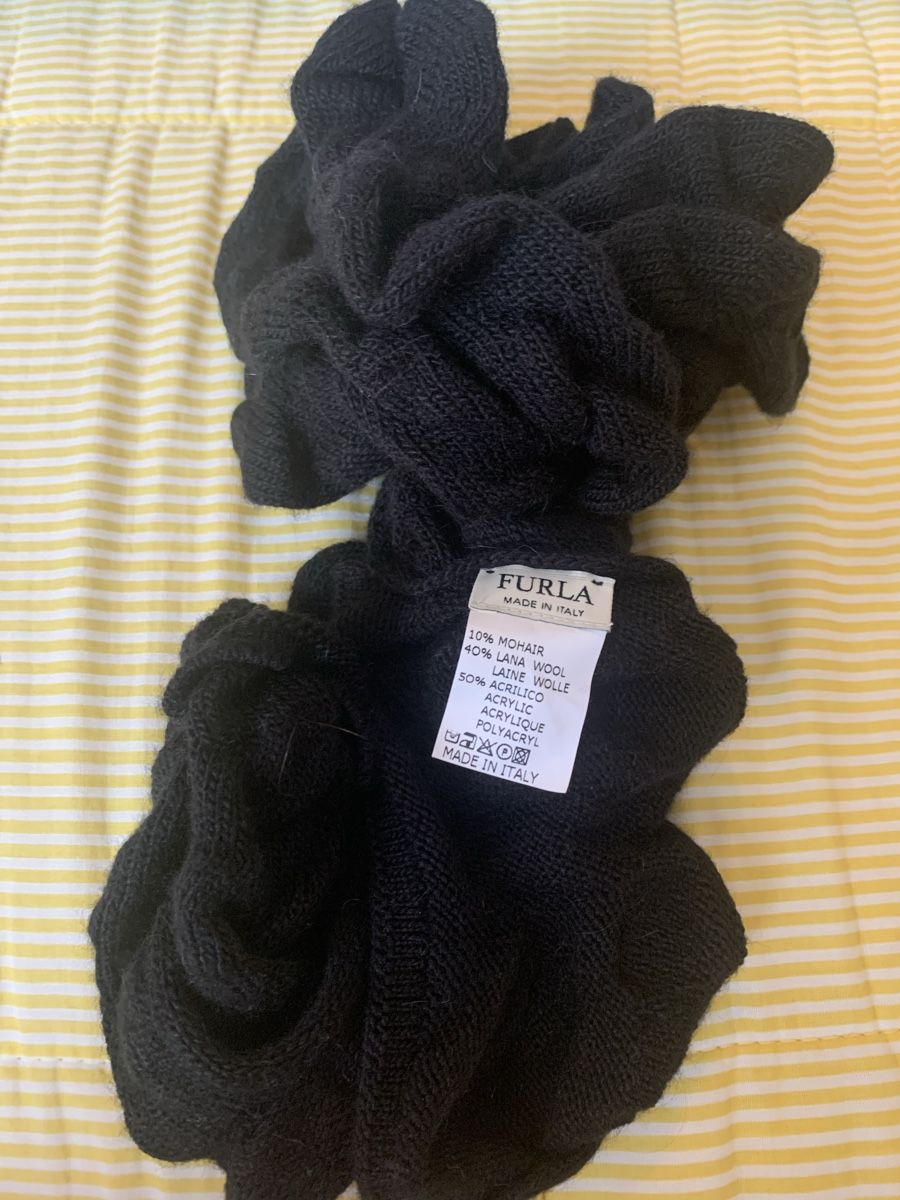 Foulard & Sciarpe: Sciarpa Furla nera, lana e mohair – Usato da Lugano venduto da Edera49 5