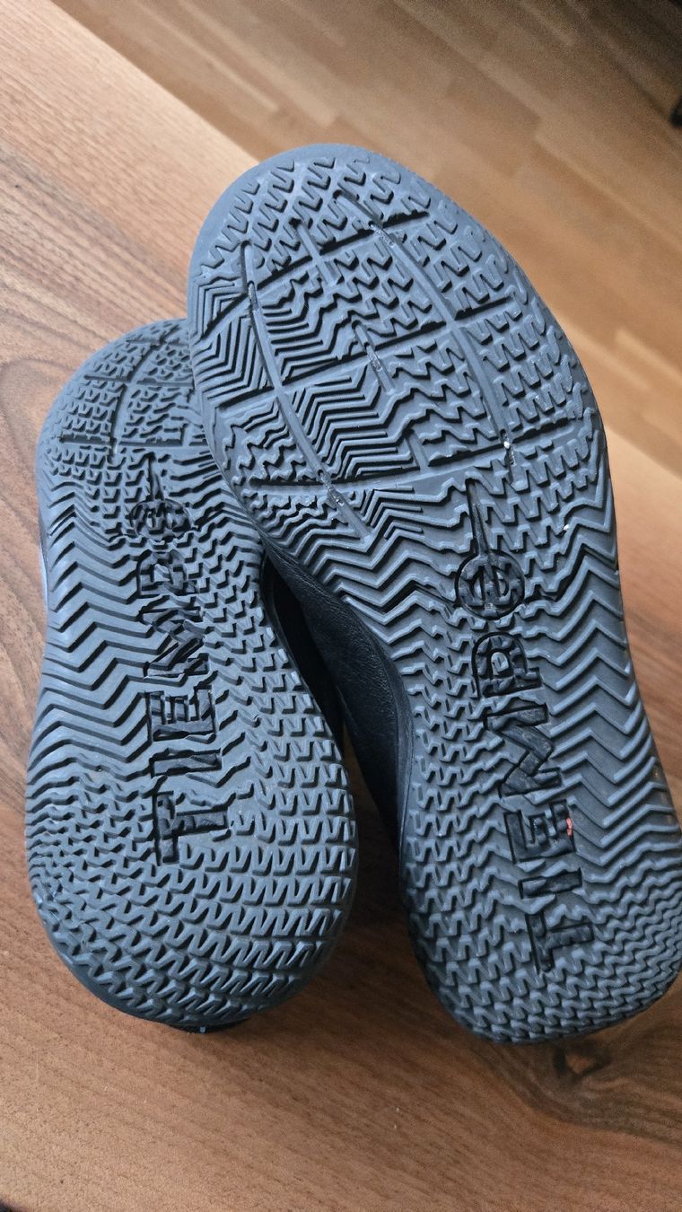 Nike Scarpe per ragazzi: Nike Hallenschuhe gr.36.5 – Usato da Zürich venduto da Deesay 4