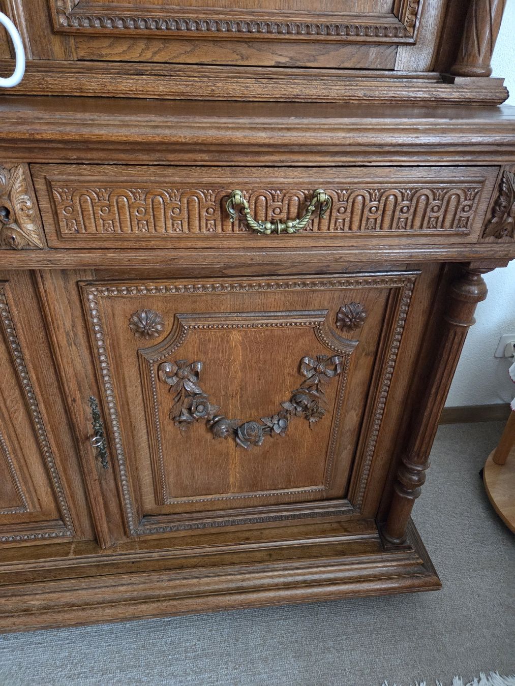 Büffets: meuble en bois sculpté 2 éléments annee 50/60 – Gebraucht aus la Chaux-de-Fonds von Firenze6 8
