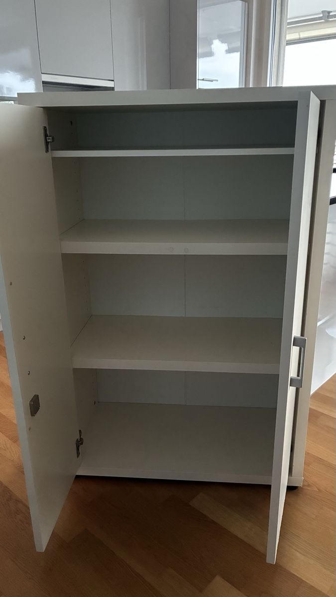 Armadi: Schrank Büromöbel  – Usato da Winterthur venduto da 34Sonne07 1