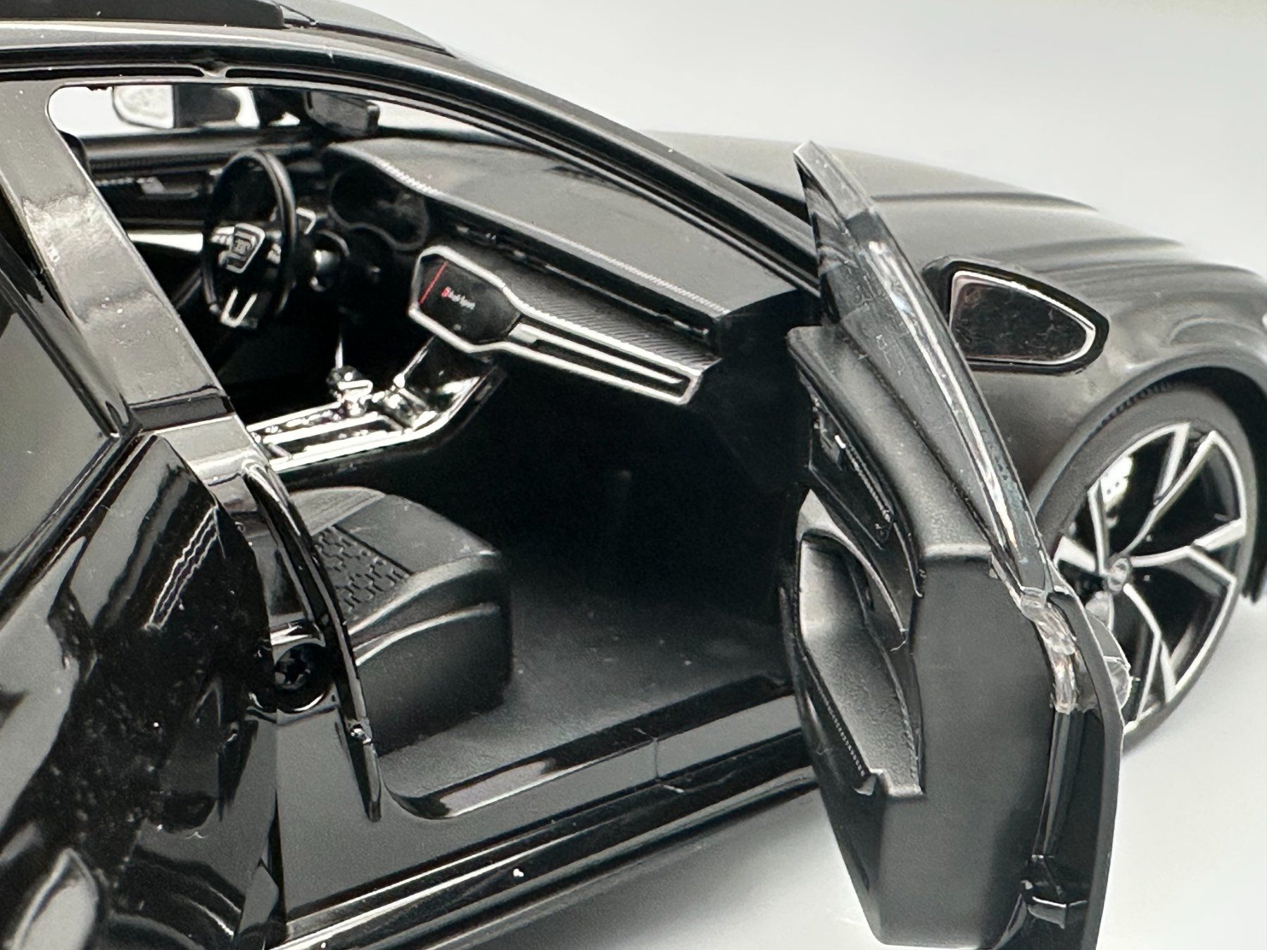Modellini d'auto: Audi RS6 C8, Modellauto 1:18 – Nuovo (secondo la descrizione) da Schlieren venduto da Selected_Model_Cars 2