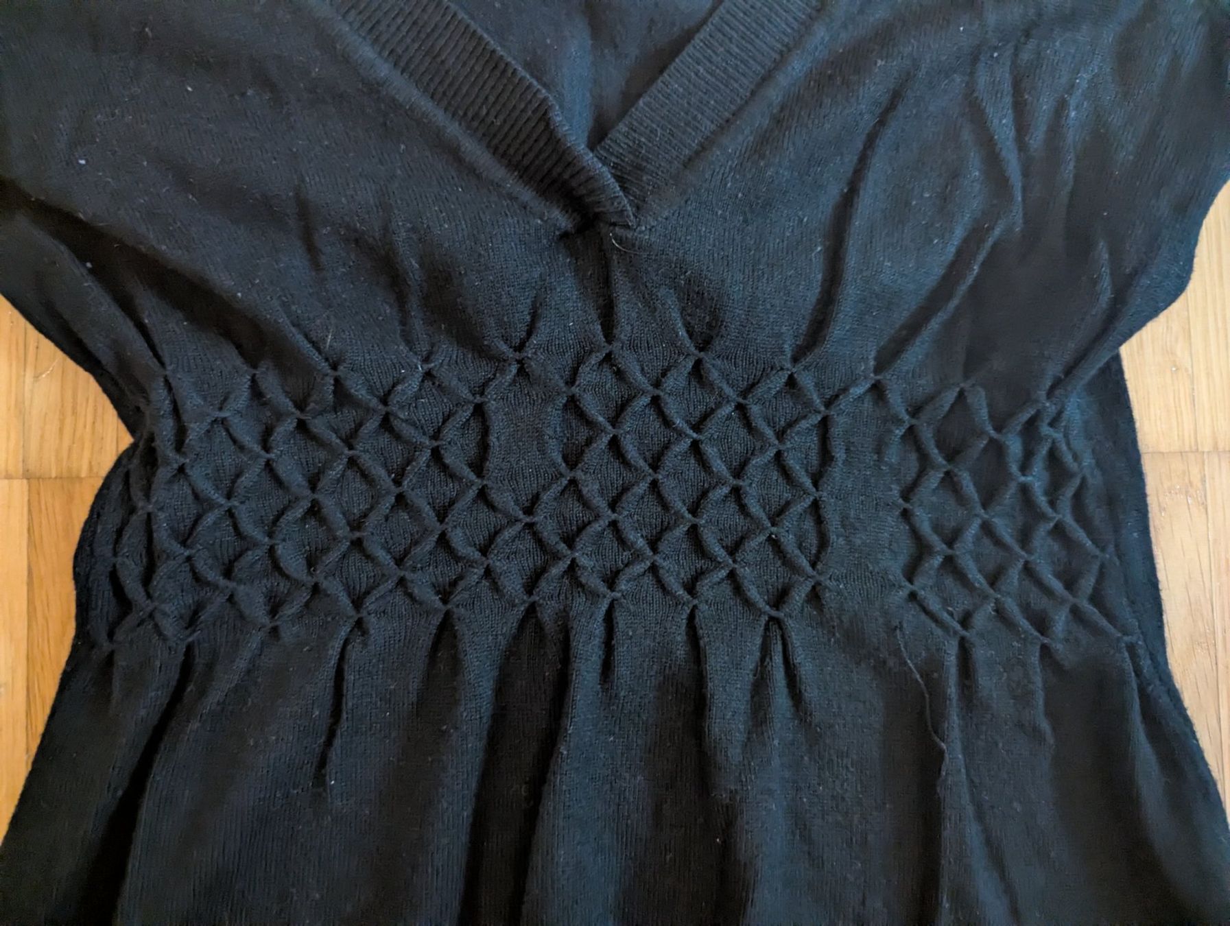 Pullover & Sweatshirts: Damen Pullover Schwarz V-Ausschnitt Grösse S – Gebraucht aus JONA von gin_yl55 1
