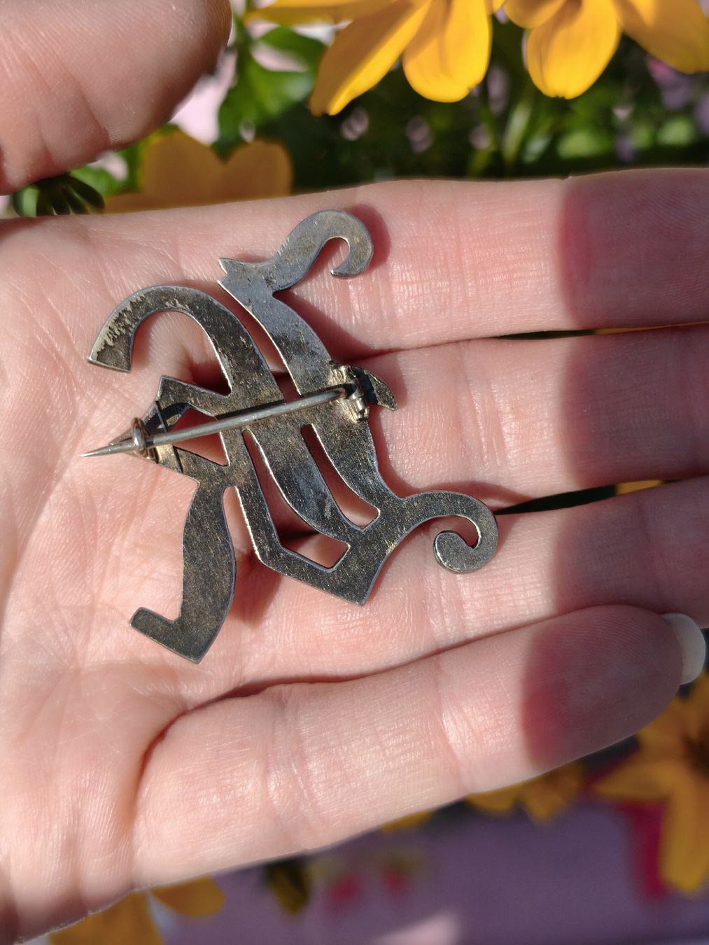 Spille & Fermagli: Antike Brosche "K"-Monogramm mit Granatsteinen – Usato da St. Gallen venduto da GIULESGG 4