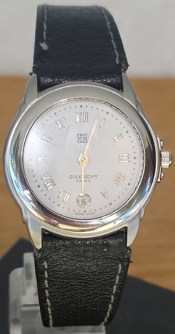 Givenchy Orologi: Givenchy Paris Damenuhr – Usato da Untersiggenthal venduto da TimeandShine 2