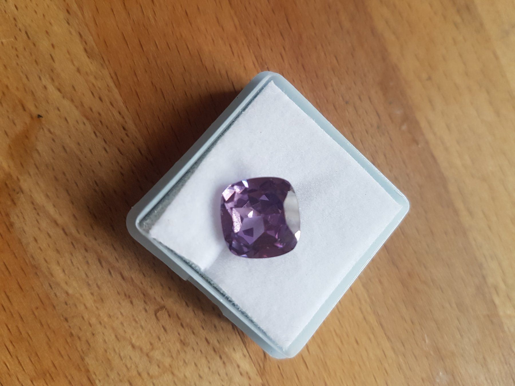 Pietre preziose: Spinell Cushion 9.0ct Violett Lab LGS – Nuovo e nell'imballaggio originale da zuerich venduto da Jewlsdesign 3