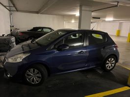 Peugeot 208 blau Modell 2013 guter Zustand