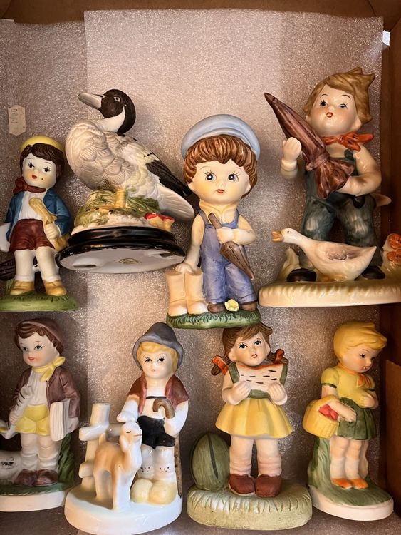 13 Porzellanfiguren handbemalt 1