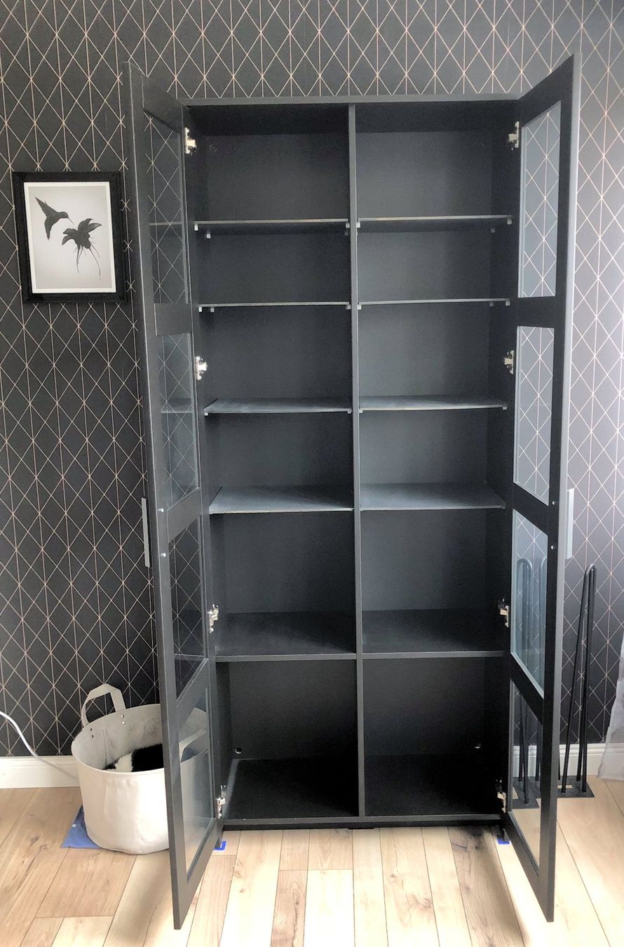 Ikea Armoires: Vitrinen Schrank mit Glastablaren oder Holz – D'occasion à Rüti ZH par Jasna89 2