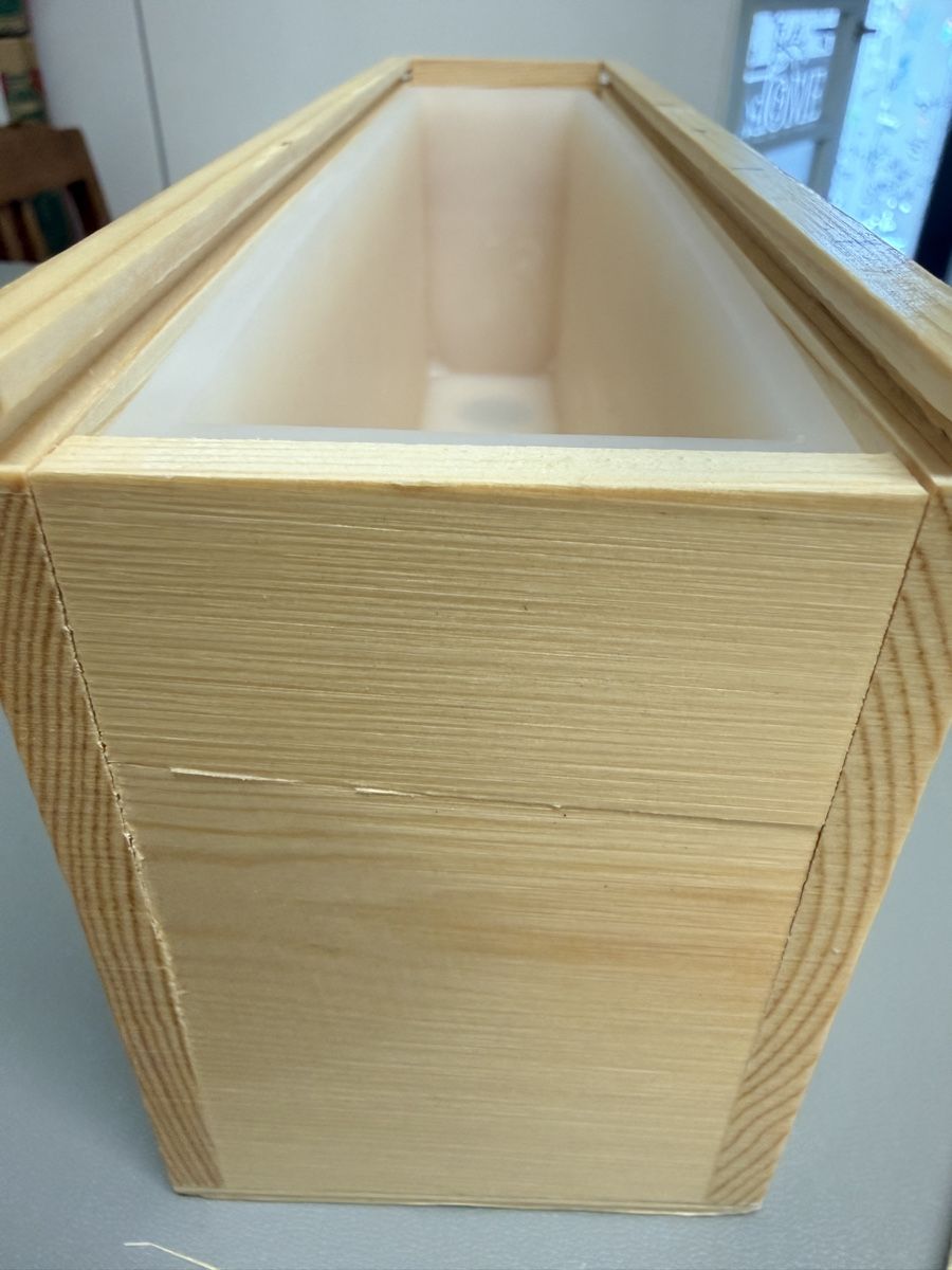 Tous les outils: 2 Seifenform Holz mit Silikon Einsatz rechteckig 28cm lang – D'occasion à Uster par Similian1 4