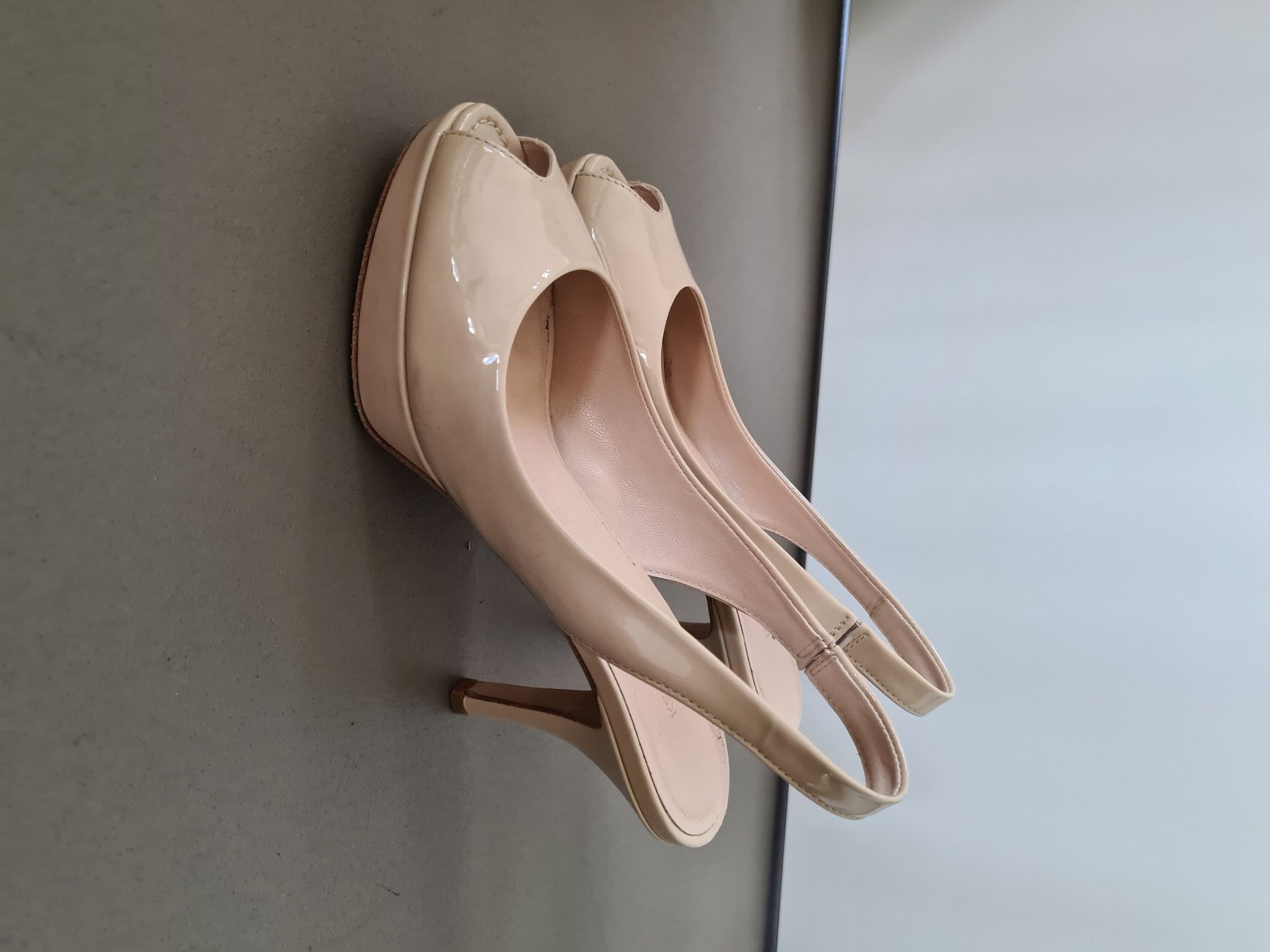 Kennel + Schmenger Scarpe da donna: Kennel+Schmenger PeepToes Beige Lack – Nuovo (secondo la descrizione) da Zürich venduto da car_9vrr 2